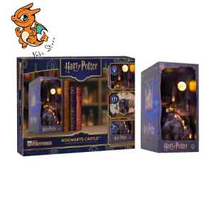 HARRY POTTER -BOOK NOOK KIT - Chateau Poudlard - 171pc + Eclairage LED